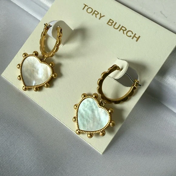 ❌Price Drop ❌NWOT Tory Burch Gold and White Pearly Heart Earrings. - Picture 4 of 9